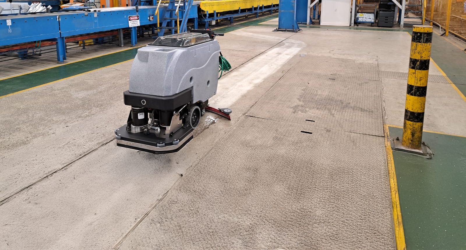 Intuitive Walk-Behind Dual-Disc Scrubber (HDS75E)