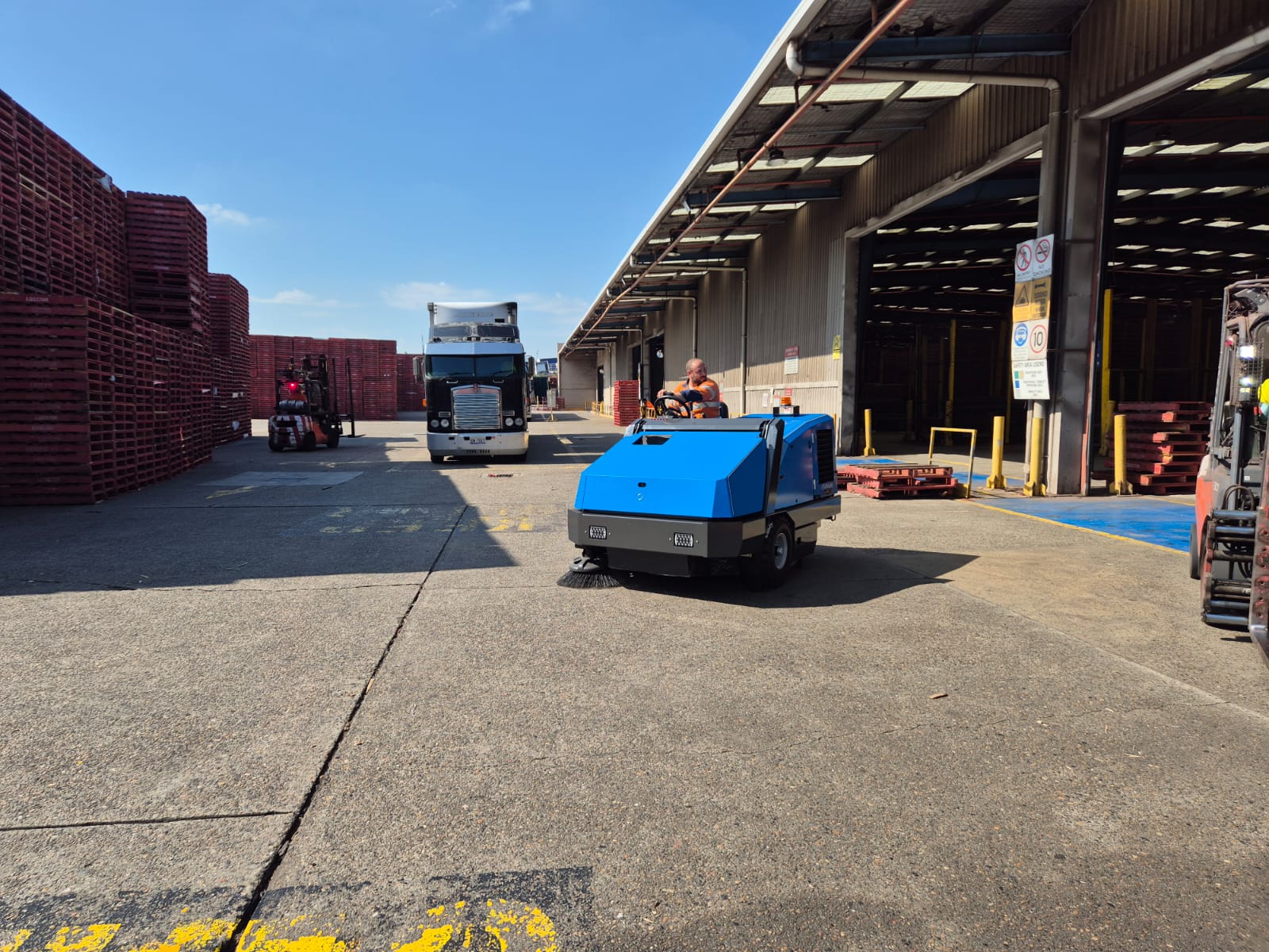 Compact Super Duty Industrial Sweeper (1625mm path)